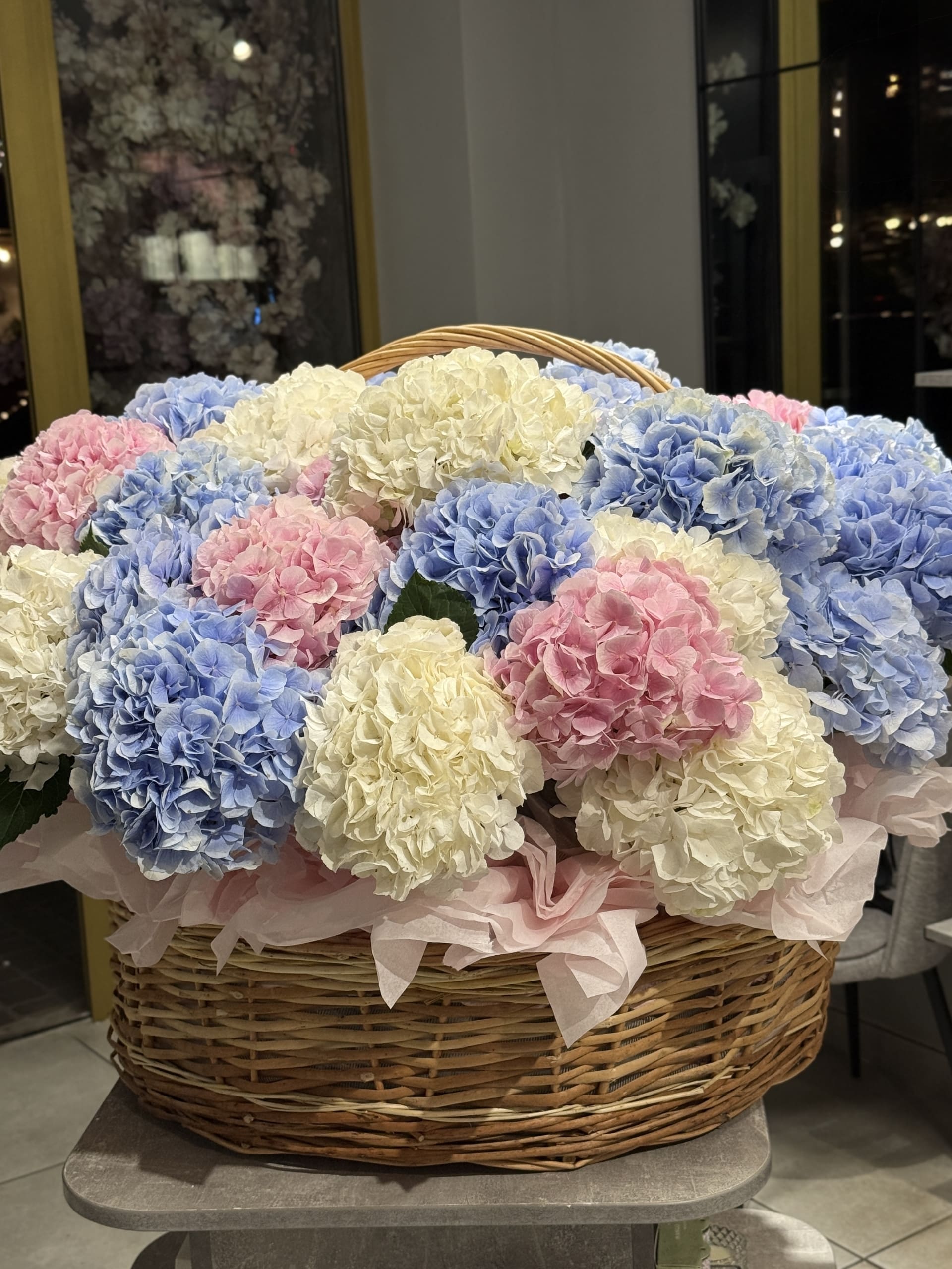 Композиция в корзине Романтик Муд: романтическое настроение гарантировано kompozitsiya-v-korzine-romantik-mud:-romanticheskoe-nastroenie-garantirovano