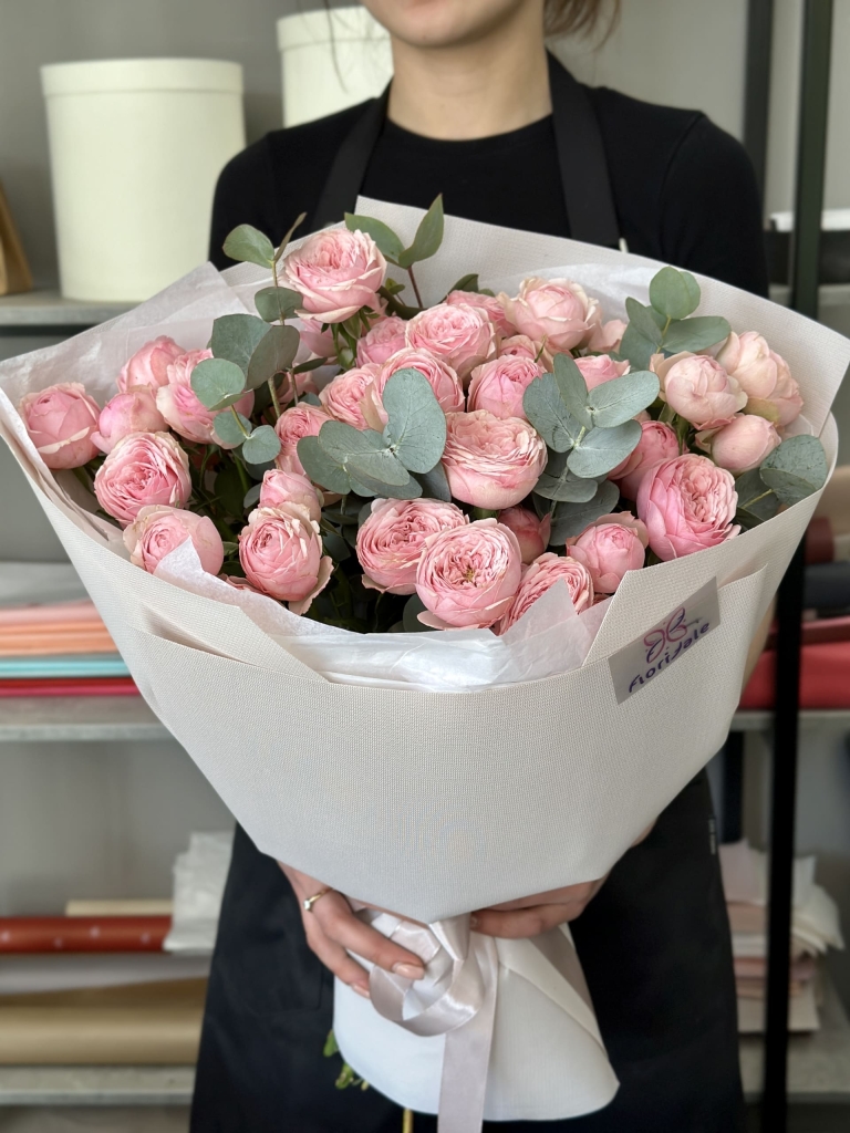 buket-kustovyh-roz-lyumeriya:-utro,-okutannoe-tumanom-nezhnosti