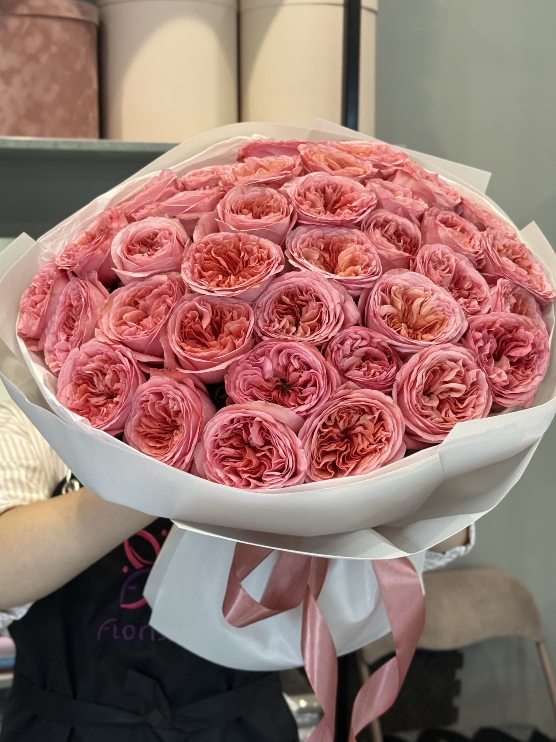 Букет пионовидных роз Эстилиста: дополнит любой образ buket-pionovidnyh-roz-estilista:-dopolnit-lyuboy-obraz